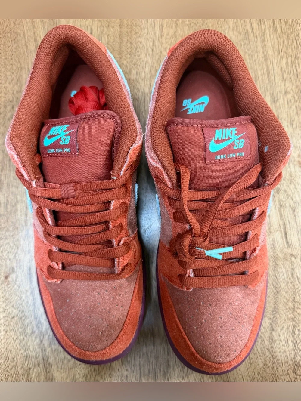 Nike SB Dunk Low Pro PRM Men’s | Mystic Red / Emerald Rise | Size 9.5 [NWT]